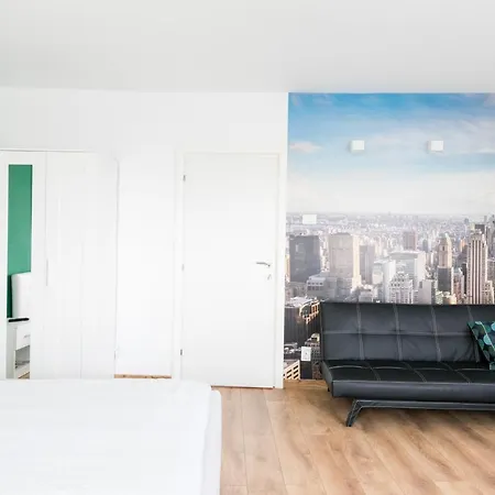 View Studio: Your Cozy Urban Retreat