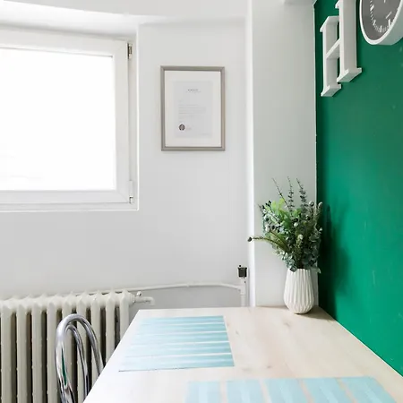 View Studio: Your Cozy Urban Retreat Bukareszt