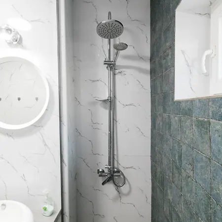 Apartament View Studio: Your Cozy Urban Retreat *